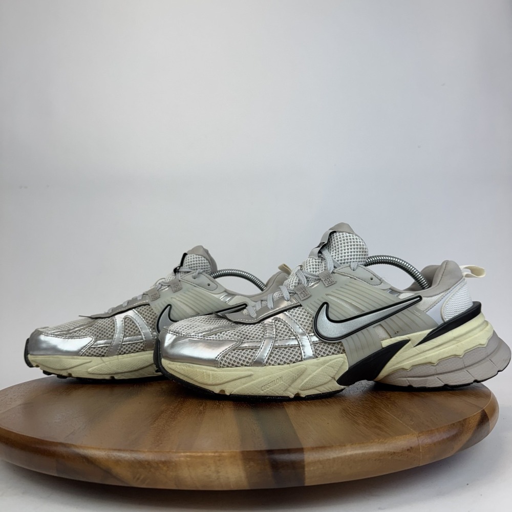 Mens Nike V2K Run Summit White Mesh Athletic Running Sneakers Shoes Size 11 M - Picture 2 of 8